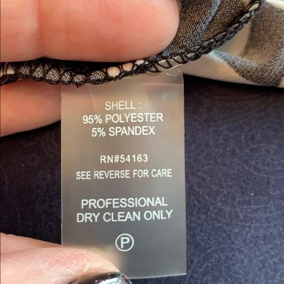 Calvin Klein Geometric Sleeveless Top - Picture 6 of 6